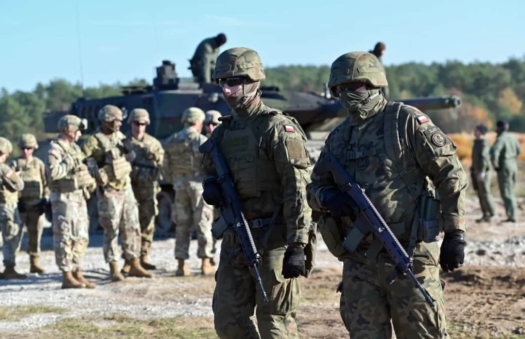 Gwara wojskowa słownik: zrozumienie terminów i ich znaczenia w armii