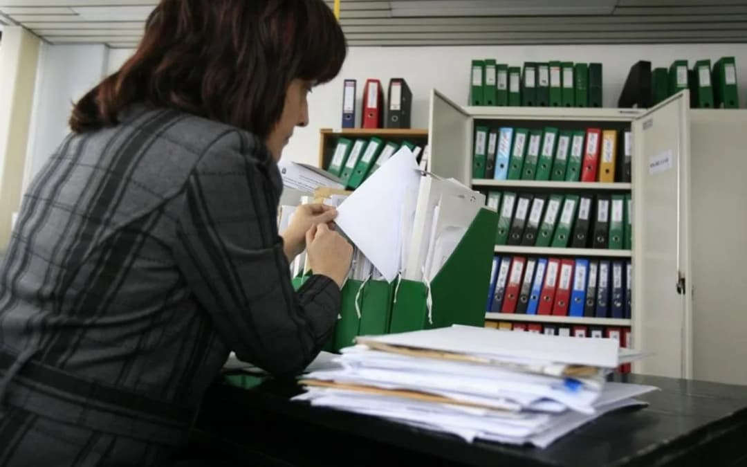 Jak napisać skuteczne ponaglenie do urzędu bez konsekwencji prawnych