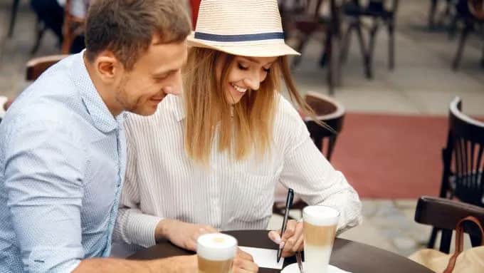 Jak napisać pozdrowienia z wakacji, aby zachwycić bliskich?