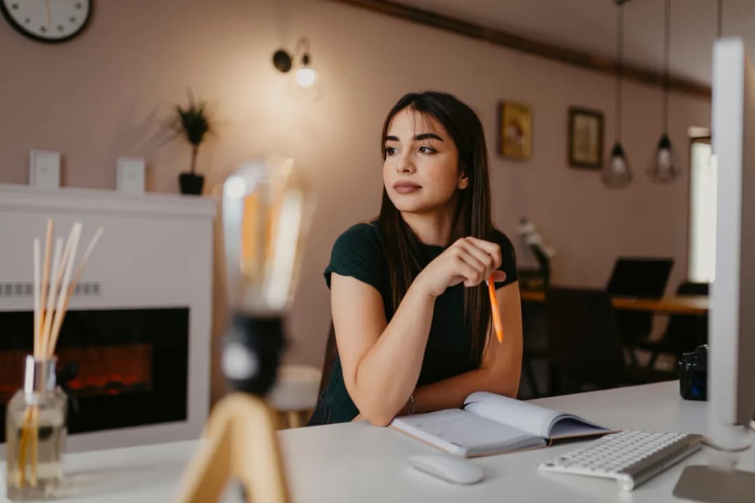 Jak profesjonalnie zrezygnować z pracy przez SMS? Unikaj przykrych sytuacji