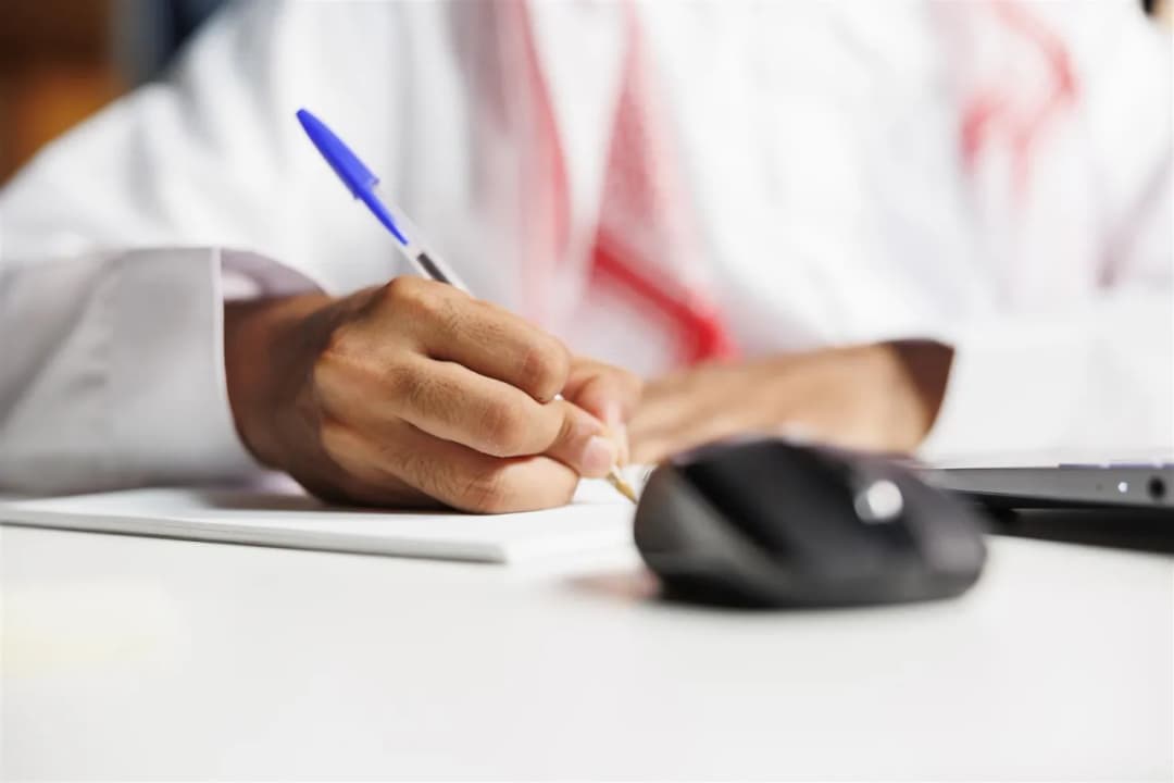 Jak przygotować się do obrony doktoratu – prezentacja, pytania komisji i strategia odpowiedzi